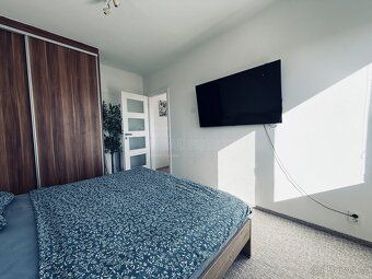 Just minutes from the highway to Prague near the royal city of Louny there is an apartment for…
