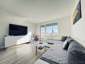 Just minutes from the highway to Prague near the royal city of Louny there is an apartment for…