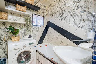 We offer for sale an apartment 3+1 measuring 65 m² located in the very center of České…