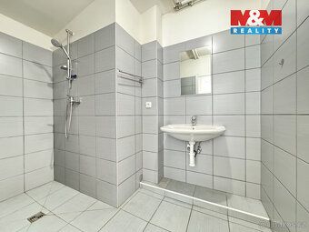 Hledáte k dlouhodobému pronájmu víceúčelový komerční prostor