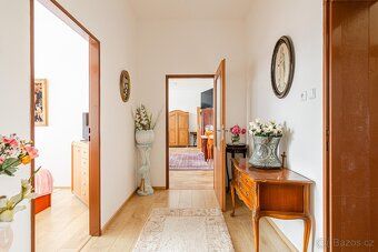 In exclusive representation of the owner I would like to offer for sale a family house with 6…