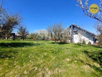We offer for sale a building plot of 698 m² in the desirable location Helenín near Jihlava.
