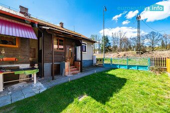 We offer for sale a terraced house with 3 bedrooms and an area of approximately 70 m², located…
