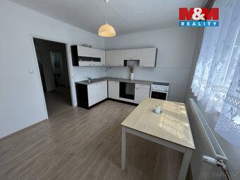 Nabízíme k pronájmu rodinný dům v Návsí. Zděný, dvoupodlažní