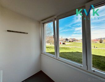 Nabízíme k prodeji byt o dispozici 2+1 se zasklenou lodžií v