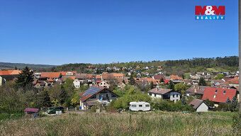 K prodeji svažitý pozemek o celkové rozloze 2091 m2, který n