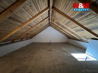 We offer for sale a two-car garage with garden featuring great investment potential and…