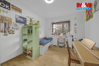We offer for sale a family house with layout 4+kk and usable area of 100 sqm.