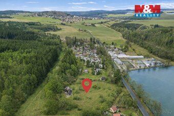We offer for sale an ample building plot of 6,197 sqm in a quiet part of the village of Kařez…
