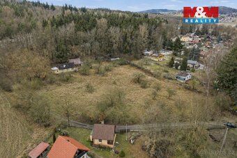We offer for sale an ample building plot of 6,197 sqm in a quiet part of the village of Kařez…