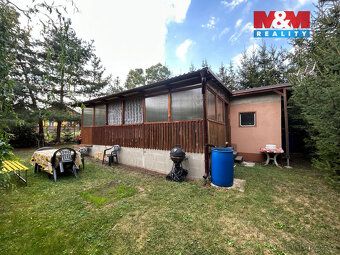 We offer for sale a garden with caravan on the edge of a quiet village