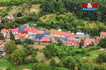 We offer for sale a family house in a quiet part of the village of Koryčany,