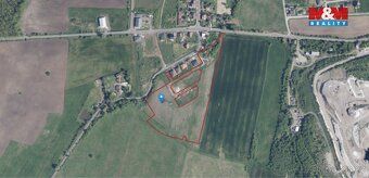 We offer for sale a plot of land measuring 29,264 m² located in the outskirts of the village of Srbice.