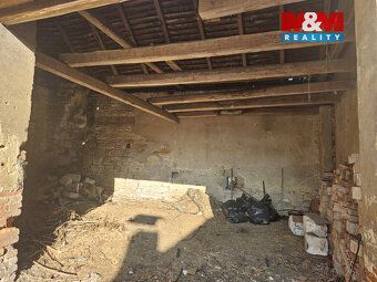 Family house for reconstruction in a quiet part of the village Pnětluky.
Offering