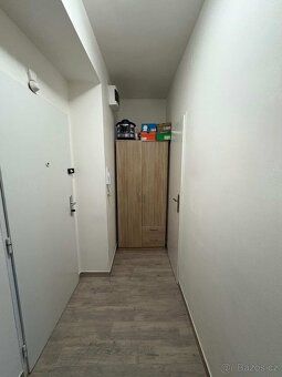 K dlouhodobému pronájmu nabízím moderní byt 1+kk přímo v cen