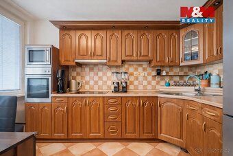 Nabízíme k prodeji prostorný byt o dispozici 4+1 o výměře 77