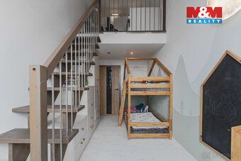 Nabízíme k prodeji originálně řešený, mezonetový byt s celko