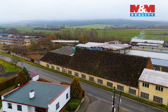 We offer for sale a commercial property located in an industrial zone of the town of Dolní Bousov.