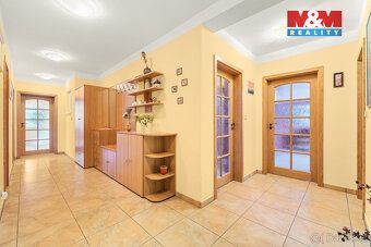 Nabízíme exkluzivní rodinný dům v klidné lokalitě Sadská, id