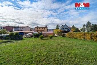 We offer for sale a family house with 4+kk layout in a quiet part of