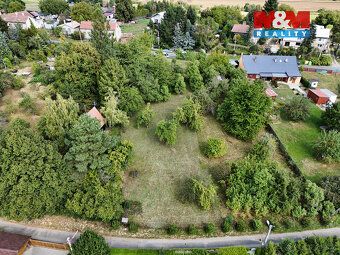 We offer for sale a building plot of 1,303 m² in the village of Ptenský Dvorek near Prostějov.