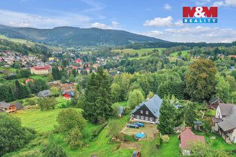 We offer for sale a house on land of 3077 m² in an attractive location in Horní Rokytnice nad…