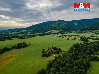 We offer for sale a unique investment opportunity in the form of a beautiful sunny plot with…