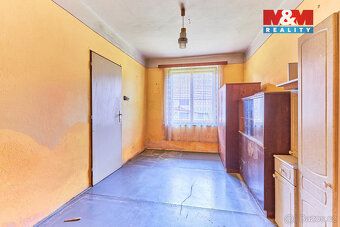 For sale farmstead with enclosed yard of total area