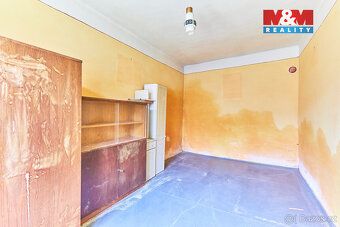For sale farmstead with enclosed yard of total area