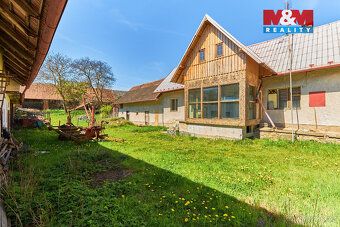 For sale farmstead with enclosed yard of total area