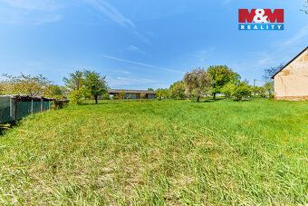For sale farmstead with enclosed yard of total area