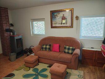 In exclusive representation we offer for sale a basement cottage