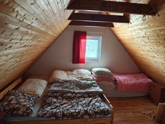 In exclusive representation we offer for sale a basement cottage