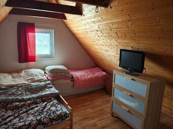 In exclusive representation we offer for sale a basement cottage