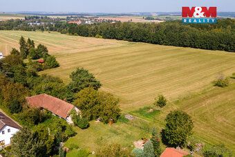 Přejete si bydlet na klidném místě, téměř bez sousedů, v blí