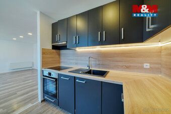 Pronájem zrekonstruovaného bytu 2+kk, 56 m2, ve Velké Hleďse