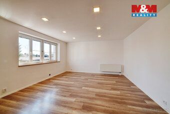 Pronájem zrekonstruovaného bytu 2+kk, 56 m2, ve Velké Hleďse