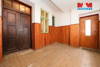 In exclusive representation of owners we offer for sale a family house before reconstruction…
