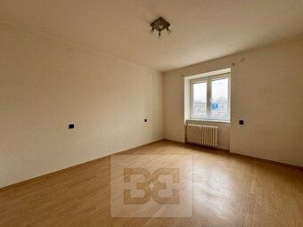 Ref code N08821 I offer for sale an apartment of layout 2+1 and area 