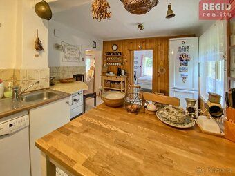 We offer a unique opportunity to buy a family house (cottage) with an extensive plot of land…