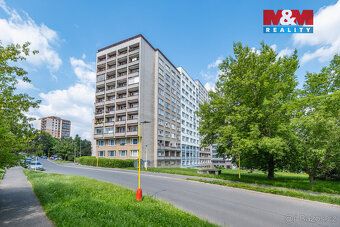 Exklusivní pronájem prostorného a slunného o dispozici bytu 