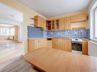 For sale: 5 bedroom house with potential in Gručovice Offering for sale is a spacious family home of approx.