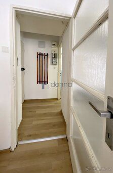 Nabízíme k pronájmu byt 1+kk, plocha 29m2, v přízemí cihlové