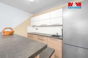 Nabízíme k prodeji rodinný dům v obci Žleby, vhodný jak pro 