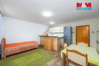 Nabízíme k prodeji rodinný dům v obci Žleby, vhodný jak pro 