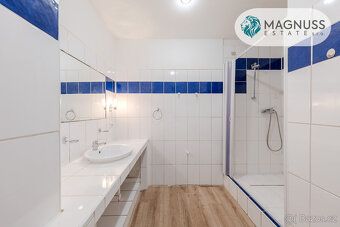 Looking for a place where you can have true privacy, plenty of space and peaceful family surroundings?
