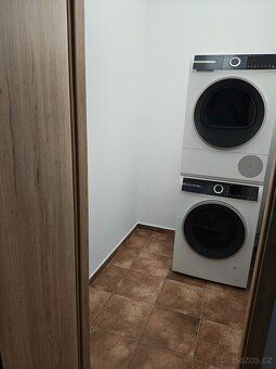 Nabízím k pronájmu prostorný byt 3+kk s balkónem a s vyhraze