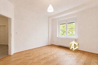 Nabízíme k pronájmu kompletně zrekonstruovaný byt 3+1 o veli