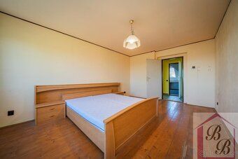 In exclusive representation I am selling a villa from the First Republic era