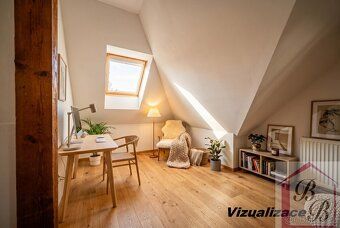 In exclusive representation I am selling a villa from the First Republic era